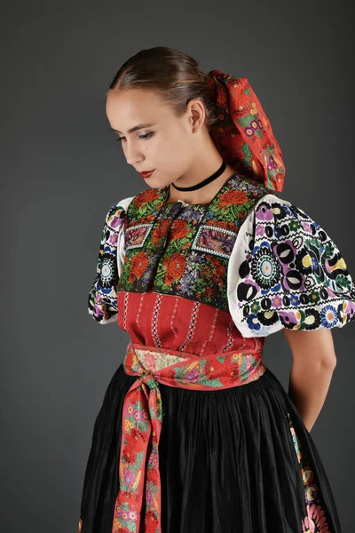 Slovakça kadın dansçı