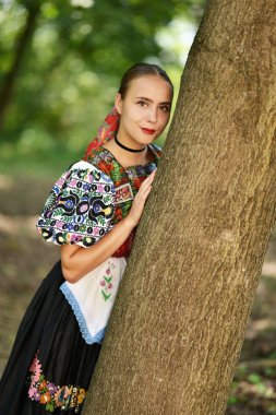 Slovakça kadın dansçı