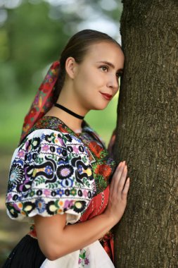 Slovakça kadın dansçı