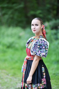 Slovakça kadın dansçı