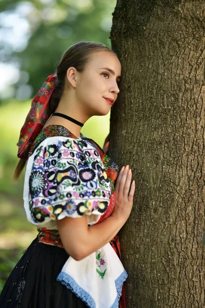 Slovakça kadın dansçı