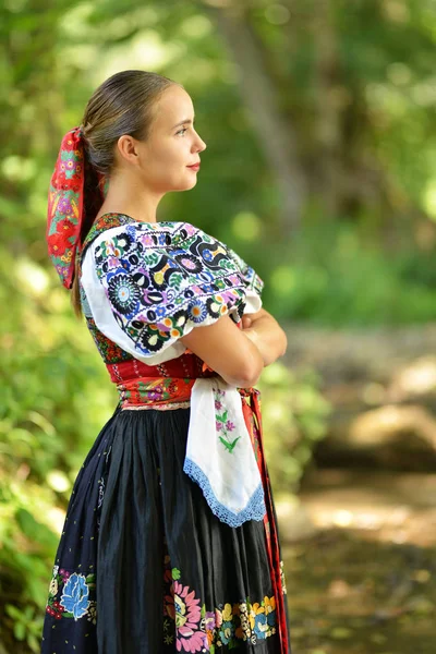 Slovakisk kvinna dansare — Stockfoto