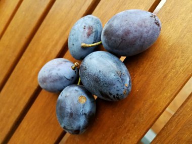 Tahta masada taze erikler.