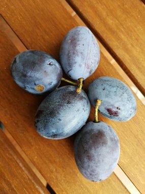 Tahta masada taze erikler.