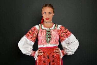 Slovakça folklor kadın