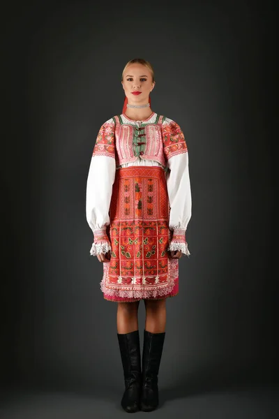 Słowacka dziewczyna tancerz — Zdjęcie stockowe