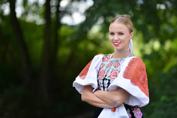 Slovenská dívka tanečnice — Stock fotografie