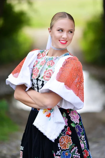 Słowacka dziewczyna tancerz — Zdjęcie stockowe