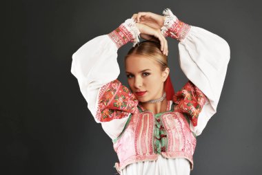 Slovakça folklor kadın
