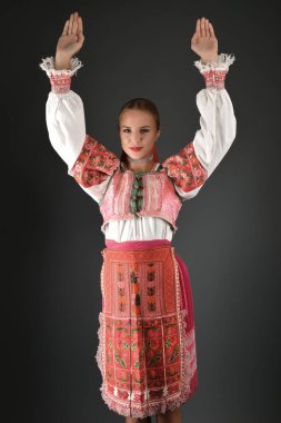Slovakça folklor kadın