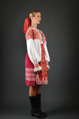 Slovakça folklor kadın