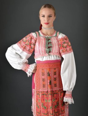 Slovakça folklor kadın