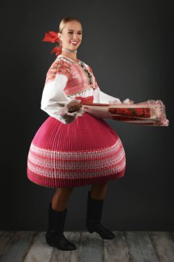 Slovakça folklor kadın