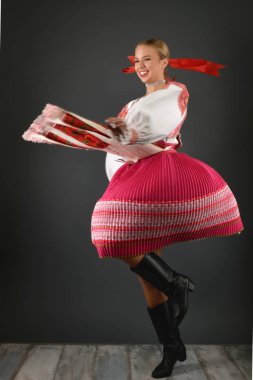 Slovakça folklor kadın