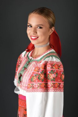 Slovakça folklor kadın