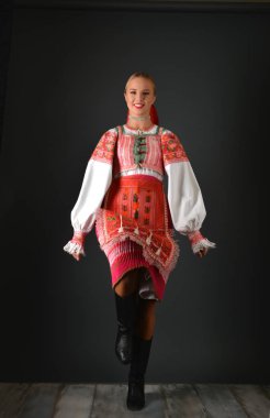 Slovakça folklor kadın