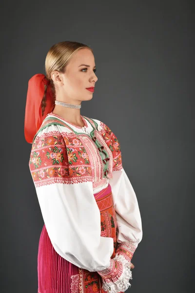 Slovakça folklor kadın — Stok fotoğraf