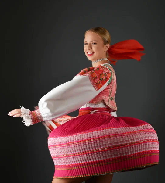Slovakça folklor kadın