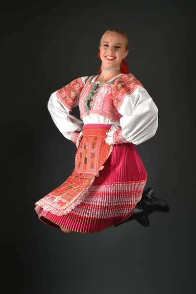 Slovakça folklor kadın — Stok fotoğraf