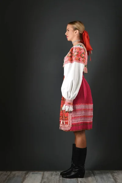 Slovakça folklor kadın — Stok fotoğraf