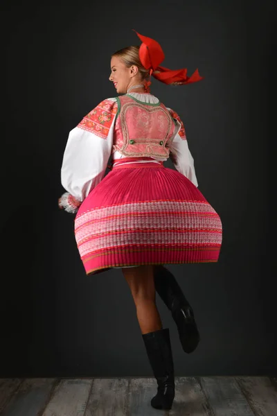 Mujer folklore eslovaco — Foto de Stock