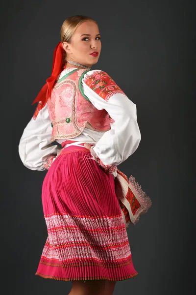 Slovakça folklor kadın