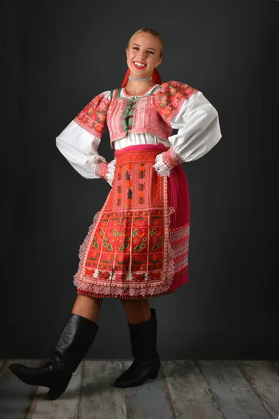 Slovakça folklor kadın