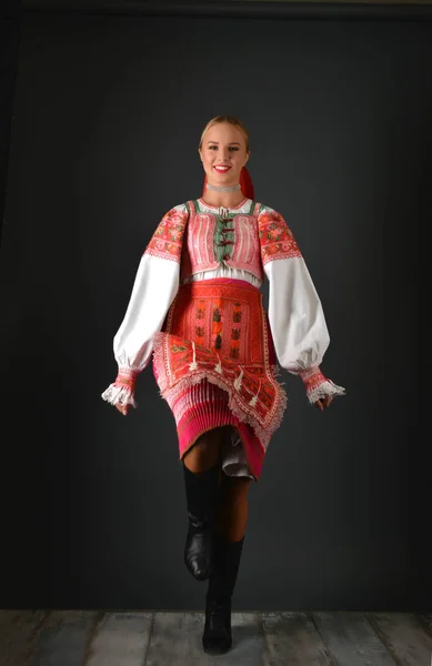 Donna del folklore slovacco — Foto Stock