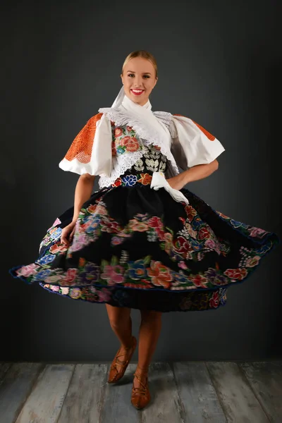 Slovenský folklor žena — Stock fotografie