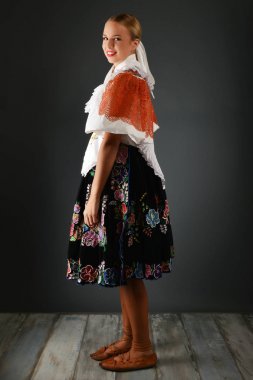 Slovakça folklor kadın