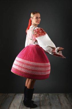 Slovakça folklor kadın