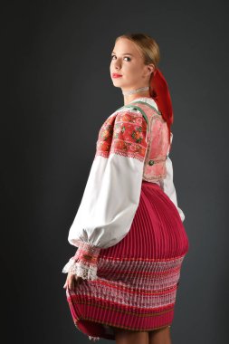 Slovakça folklor kadın