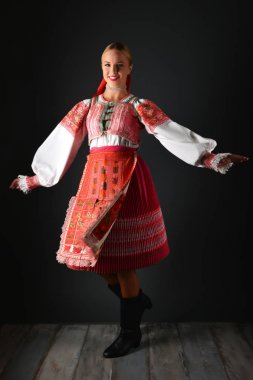 Slovakça folklor kadın