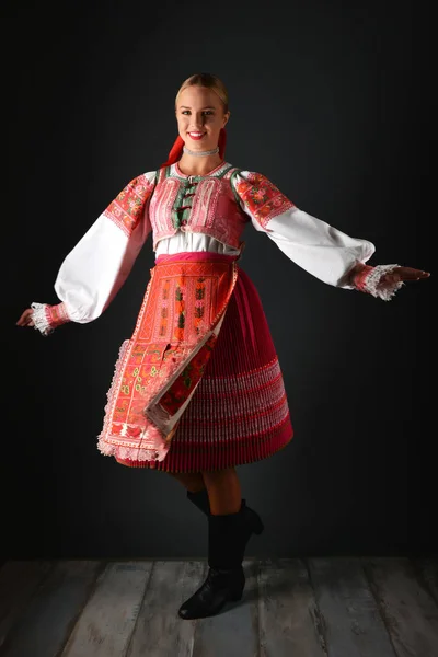 Slovakça folklor kadın — Stok fotoğraf