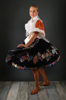 Slovakça folklor kadın