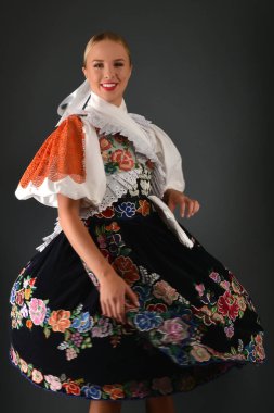 Slovakça folklor kadın