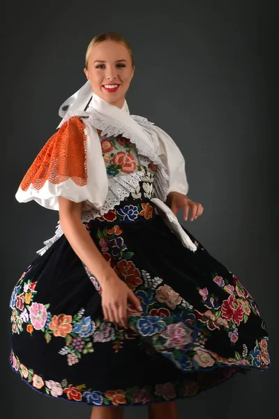 Slovakça folklor kadın