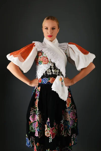 Mujer folklore eslovaco —  Fotos de Stock