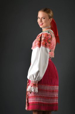 Slovakça folklor kadın
