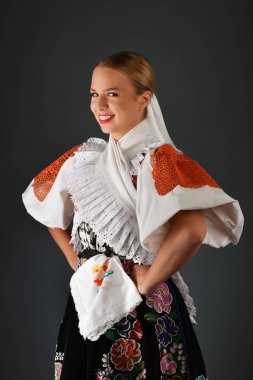 Slovakça folklor kadın