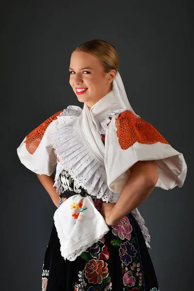 Slovakça folklor kadın