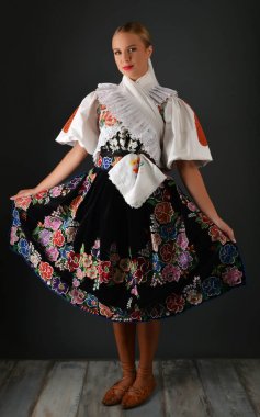 Slovakça folklor kadın