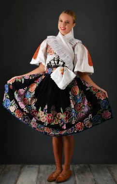 Slovakça folklor kadın