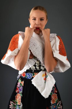 Slovakça folklor kadın