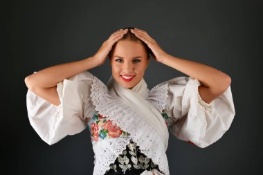 Slovakça folklor kadın