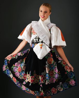 Slovakça folklor kadın