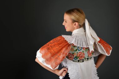 Slovakça folklor kadın