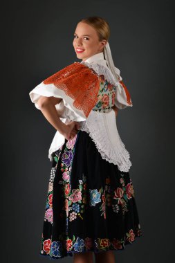 Slovakça folklor kadın
