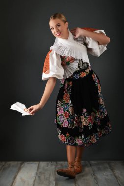 Slovakça folklor kadın