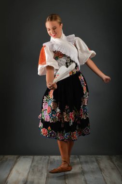 Slovakça folklor kadın